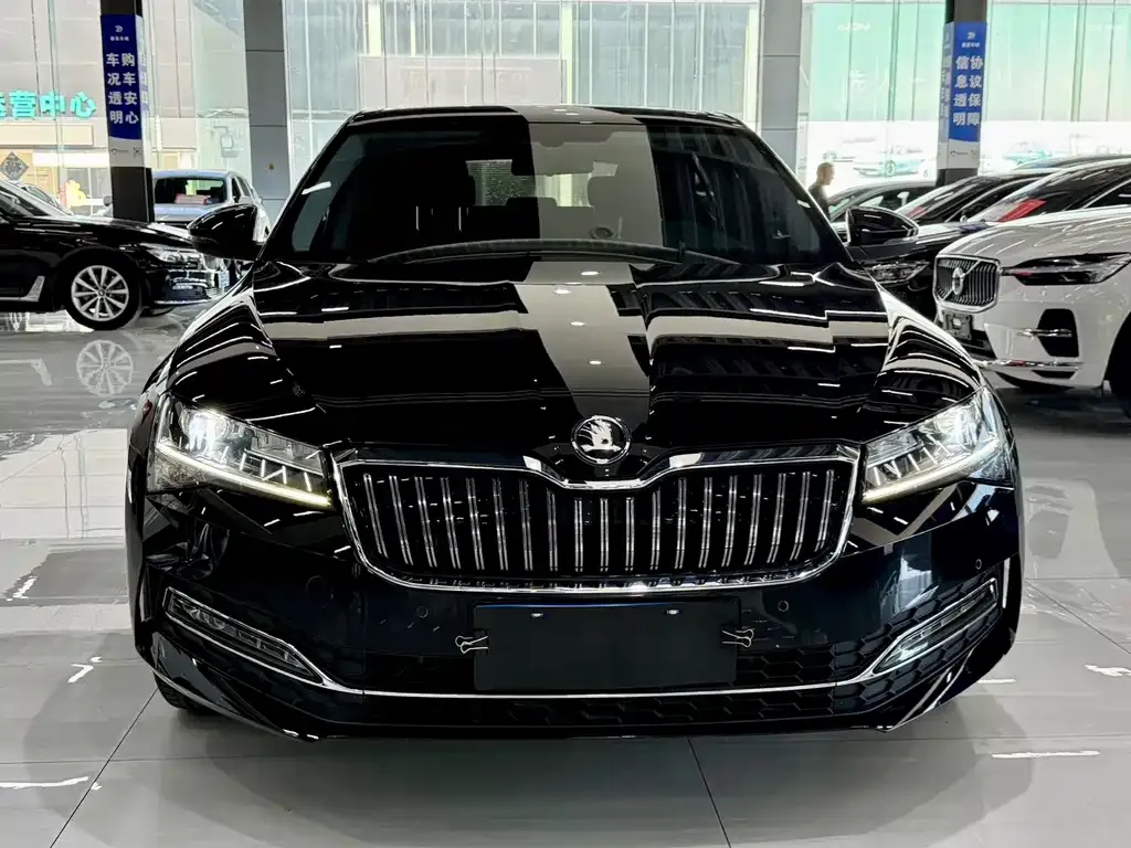 Skoda Superb — фото 9