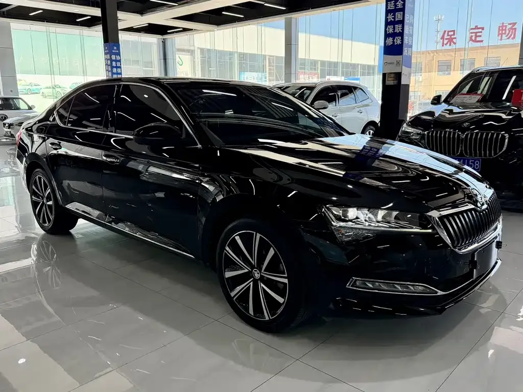Skoda Superb — фото 8