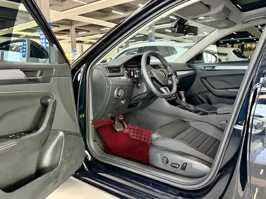 Skoda Superb — фото 5