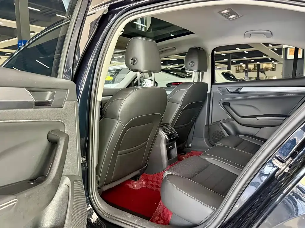 Skoda Superb — фото 10