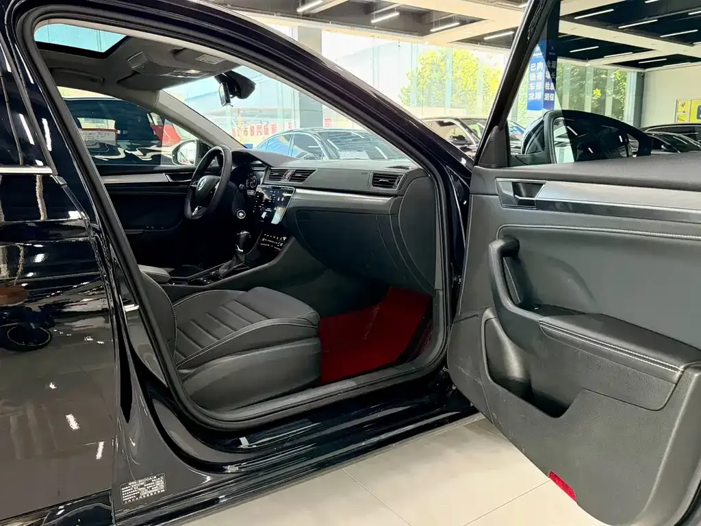 Skoda Superb — фото 6