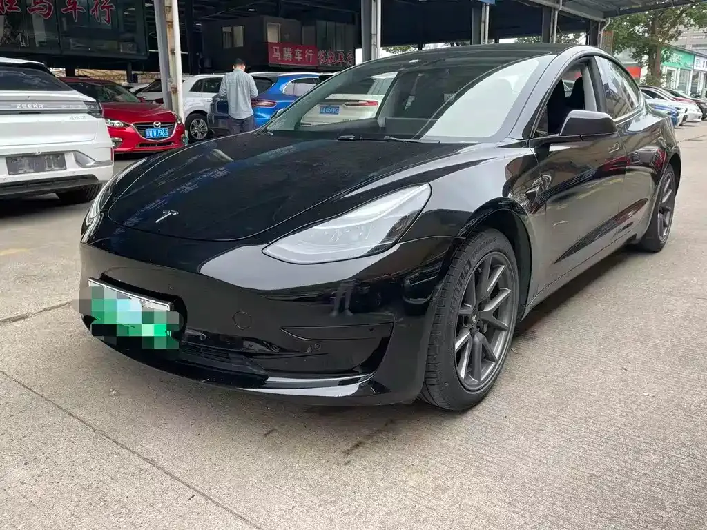 Tesla Model 3 — фото 1