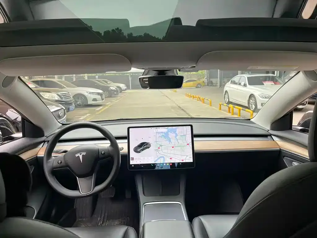 Tesla Model 3 — фото 3