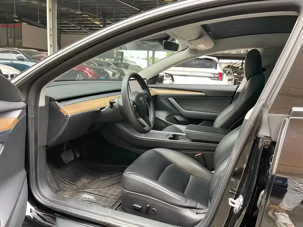 Tesla Model 3 — фото 9