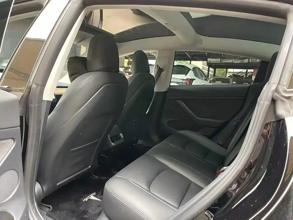 Tesla Model 3 — фото 4