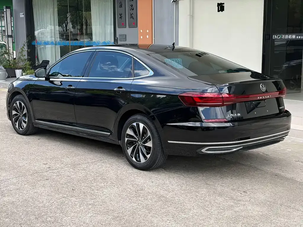 Volkswagen Passat — фото 8
