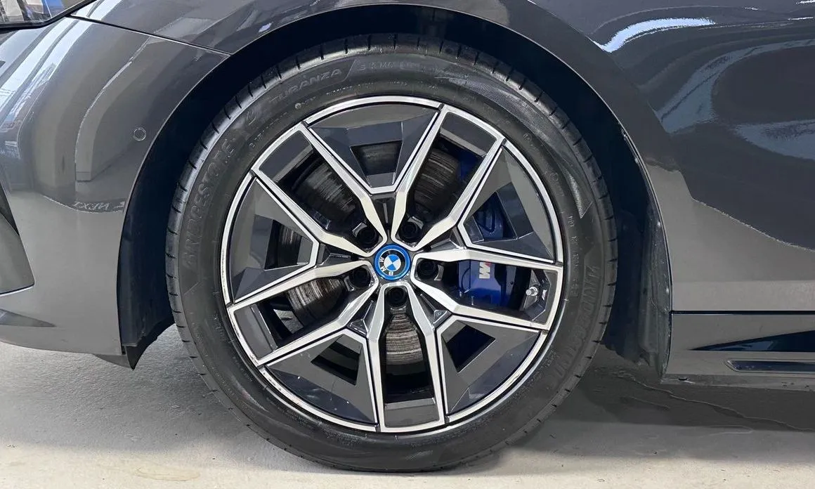 BMW i5 — фото 6