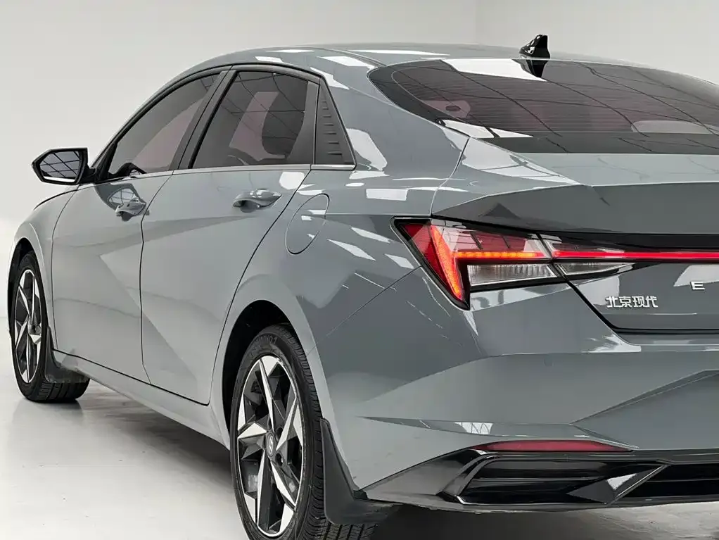 Hyundai Elantra — фото 7