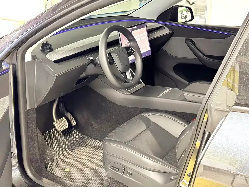Tesla Model Y — фото 7