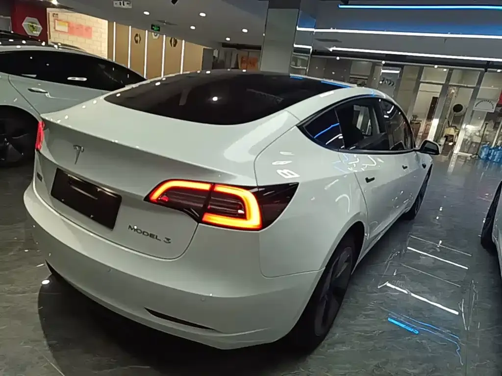 Tesla Model 3 — фото 10
