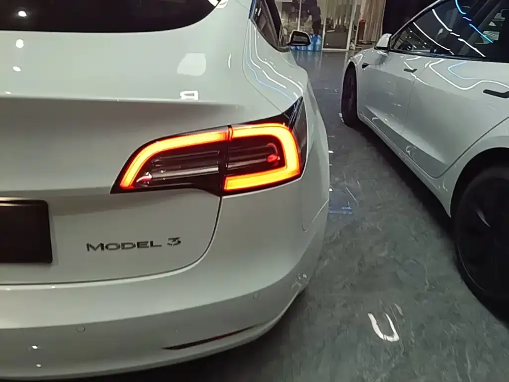 Tesla Model 3 — фото 6