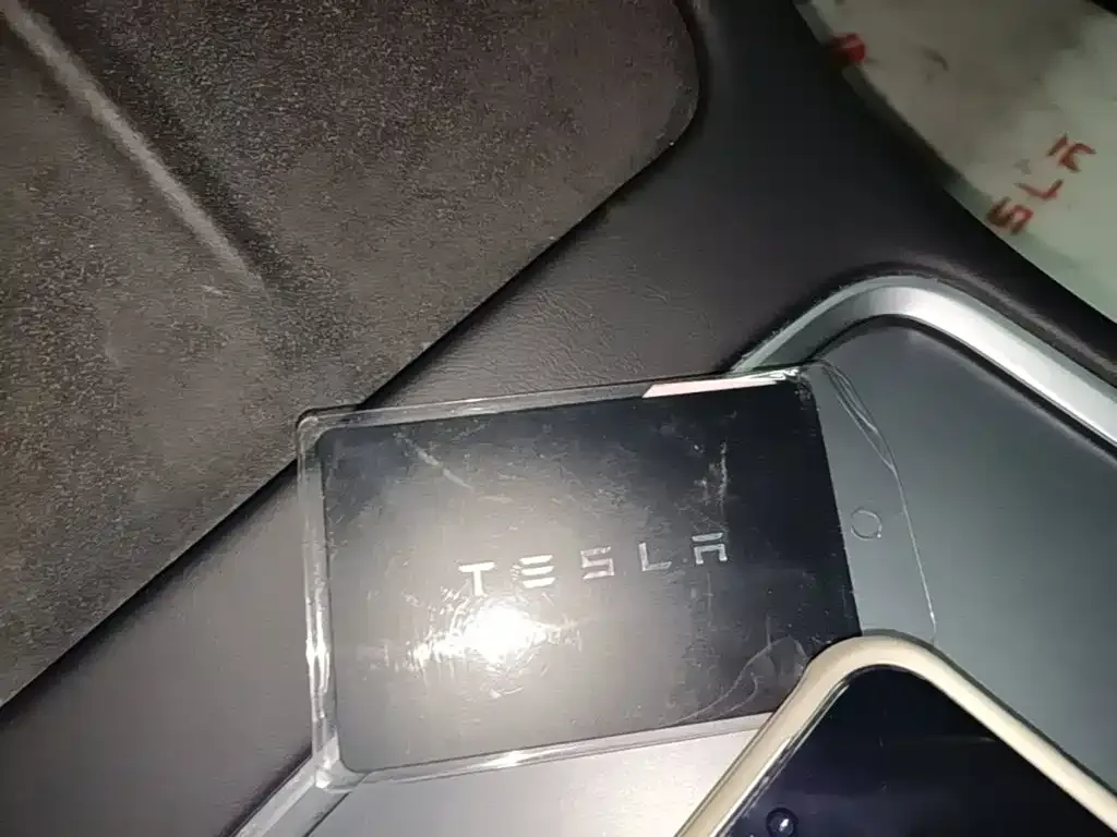 Tesla Model 3 — фото 9