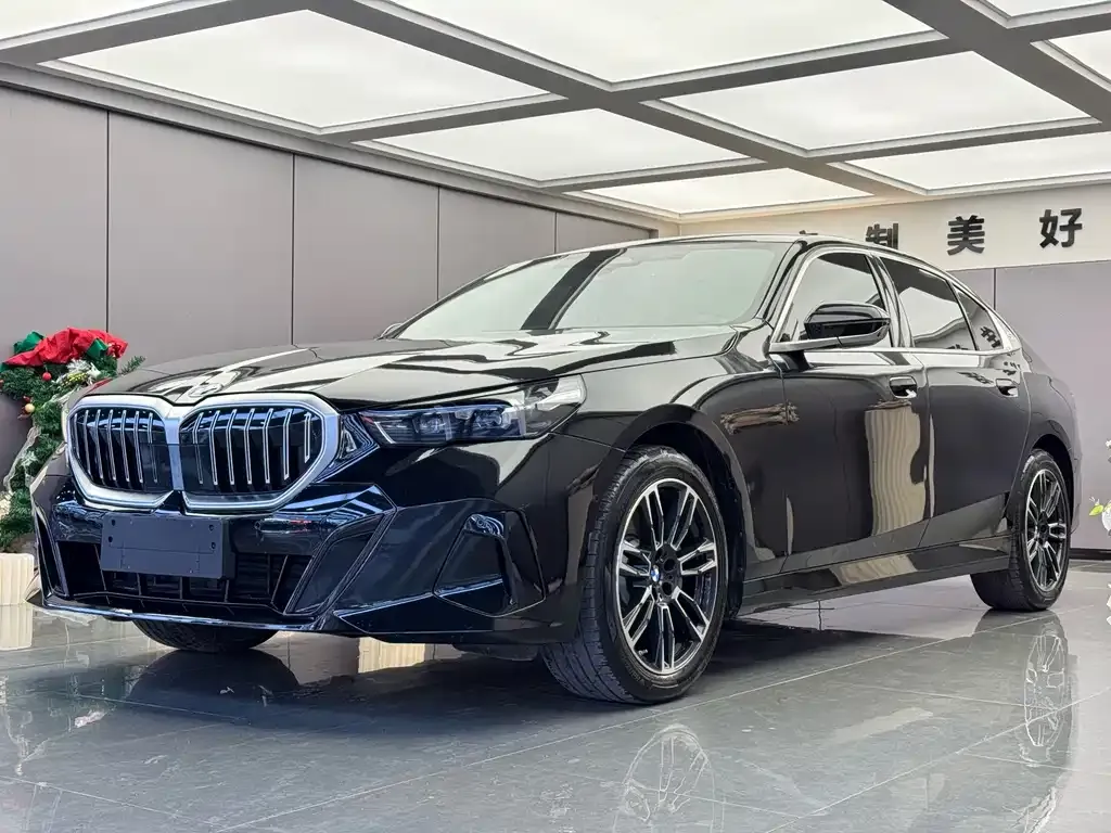 BMW 5 Series — фото 1