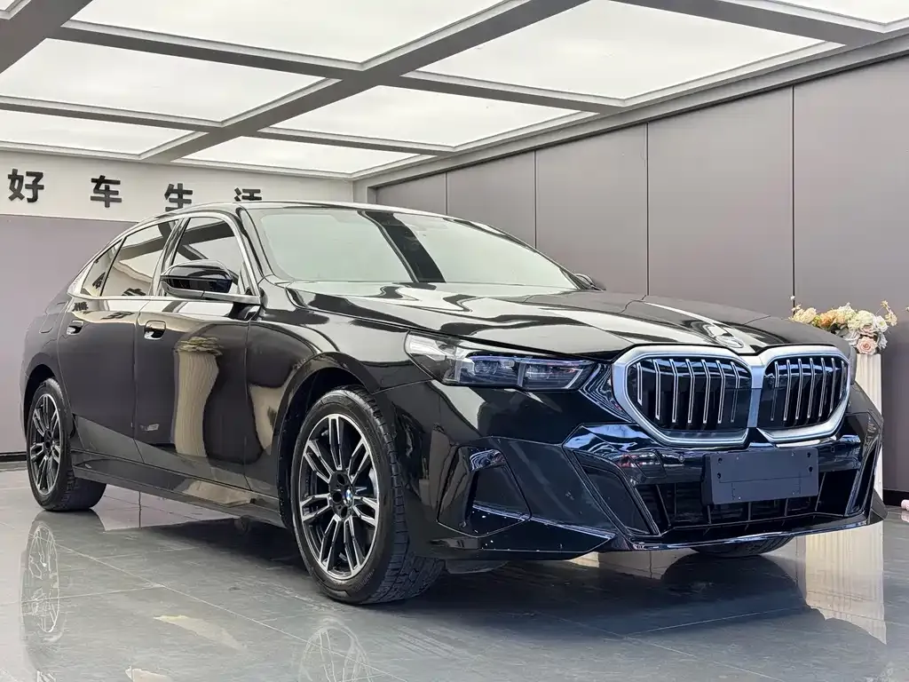 BMW 5 Series — фото 4