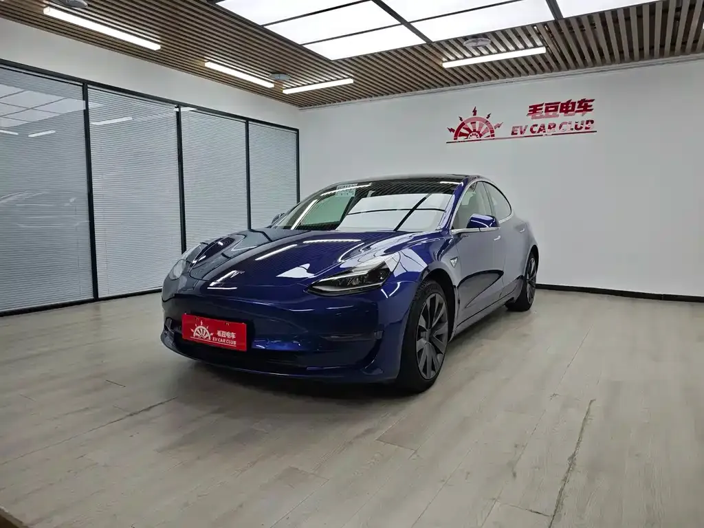 Tesla Model 3 — фото 1