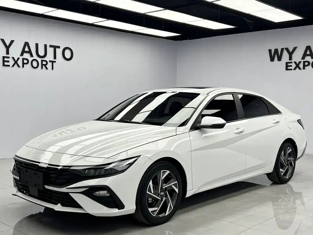 Hyundai Elantra — фото 1