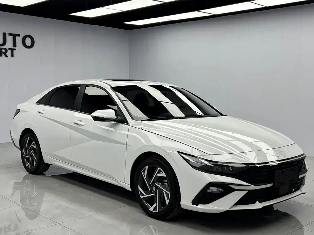 Hyundai Elantra — фото 5
