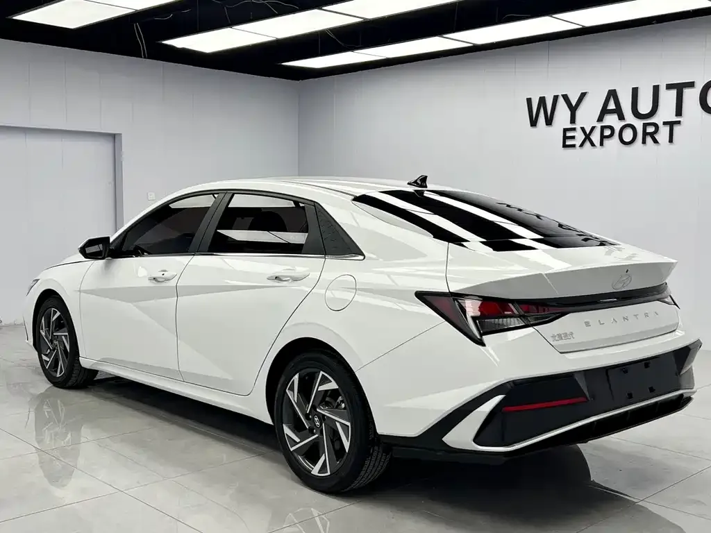 Hyundai Elantra — фото 6