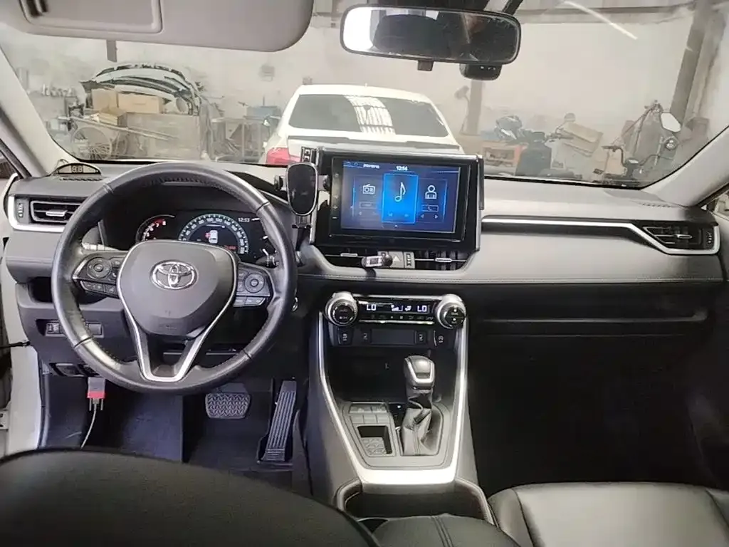 Toyota RAV4 — фото 4