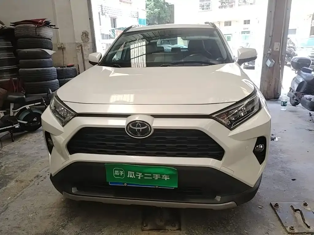 Toyota RAV4 — фото 6