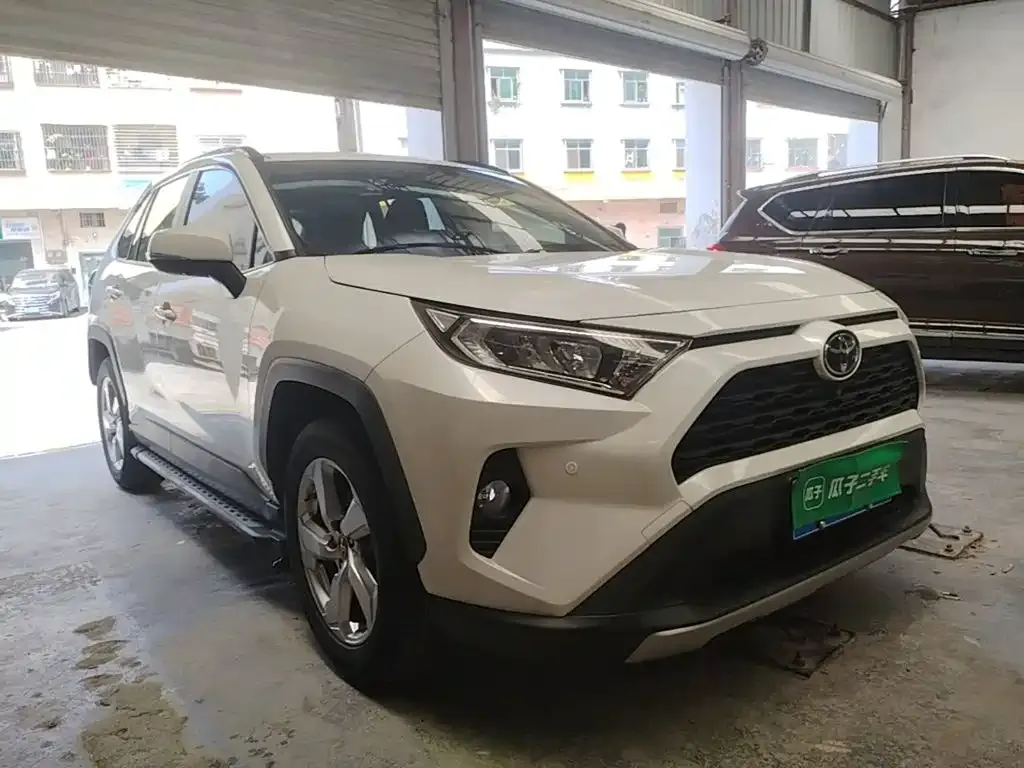Toyota RAV4 — фото 3