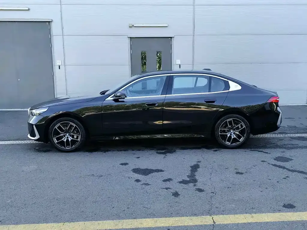 BMW 5 Series — фото 10