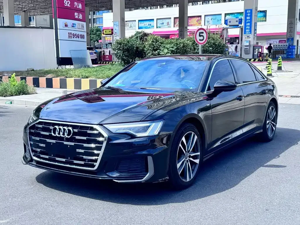 Audi A6L — фото 1