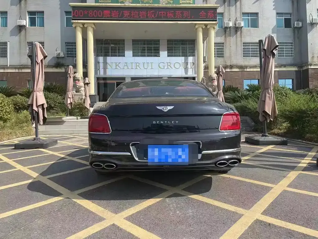 Bentley Flying Spur — фото 10