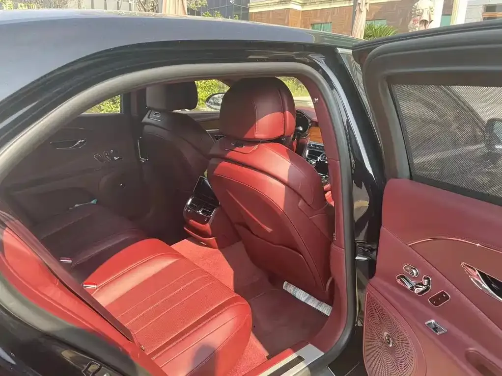 Bentley Flying Spur — фото 9