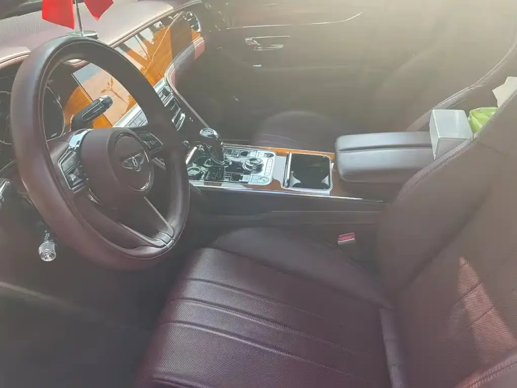 Bentley Flying Spur — фото 3