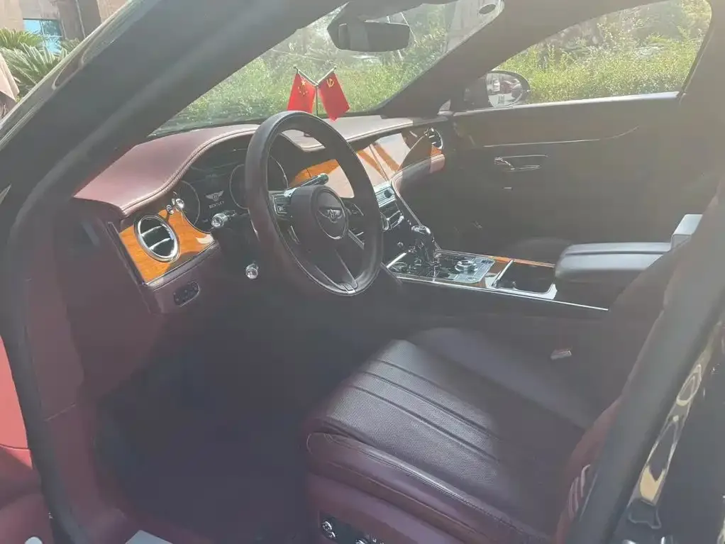 Bentley Flying Spur — фото 2
