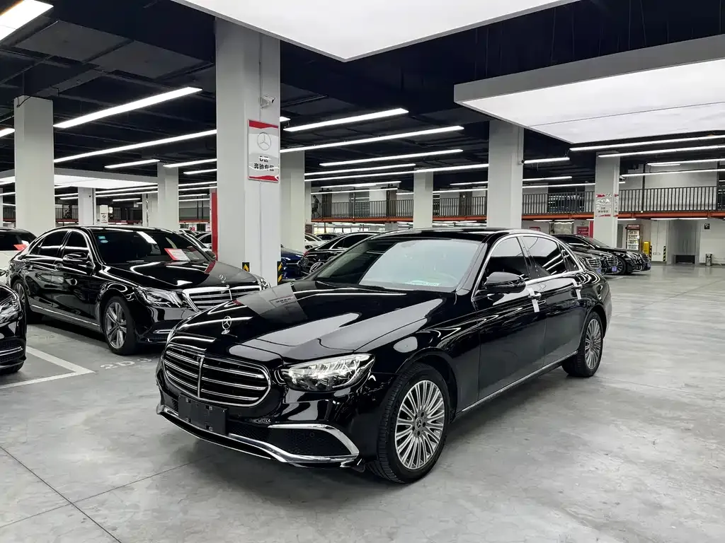 Mercedes-Benz E-Class — фото 1