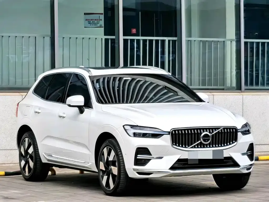 Volvo XC60 PHEV — фото 2