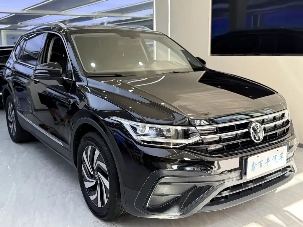 Volkswagen Tiguan L — фото 6