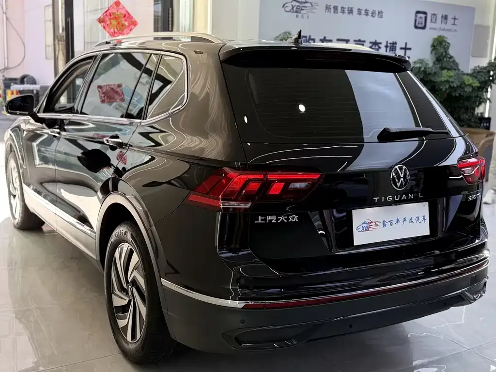 Volkswagen Tiguan L — фото 10