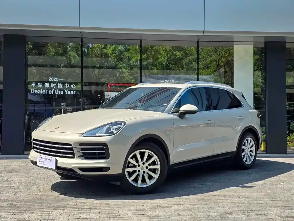 Porsche Cayenne — фото 1