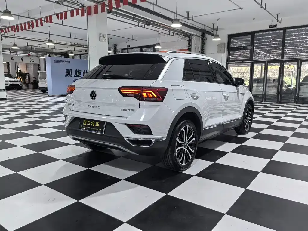 Volkswagen T-Roc — фото 5