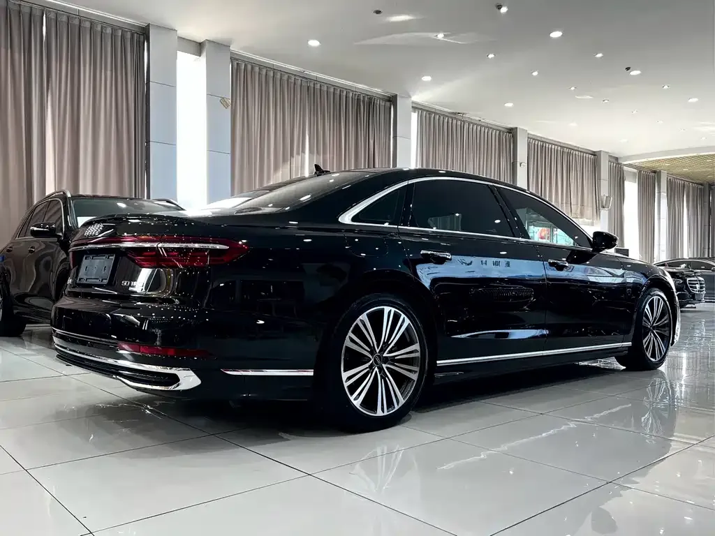 Audi A8 — фото 5