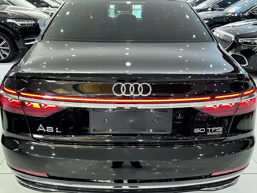 Audi A8 — фото 4