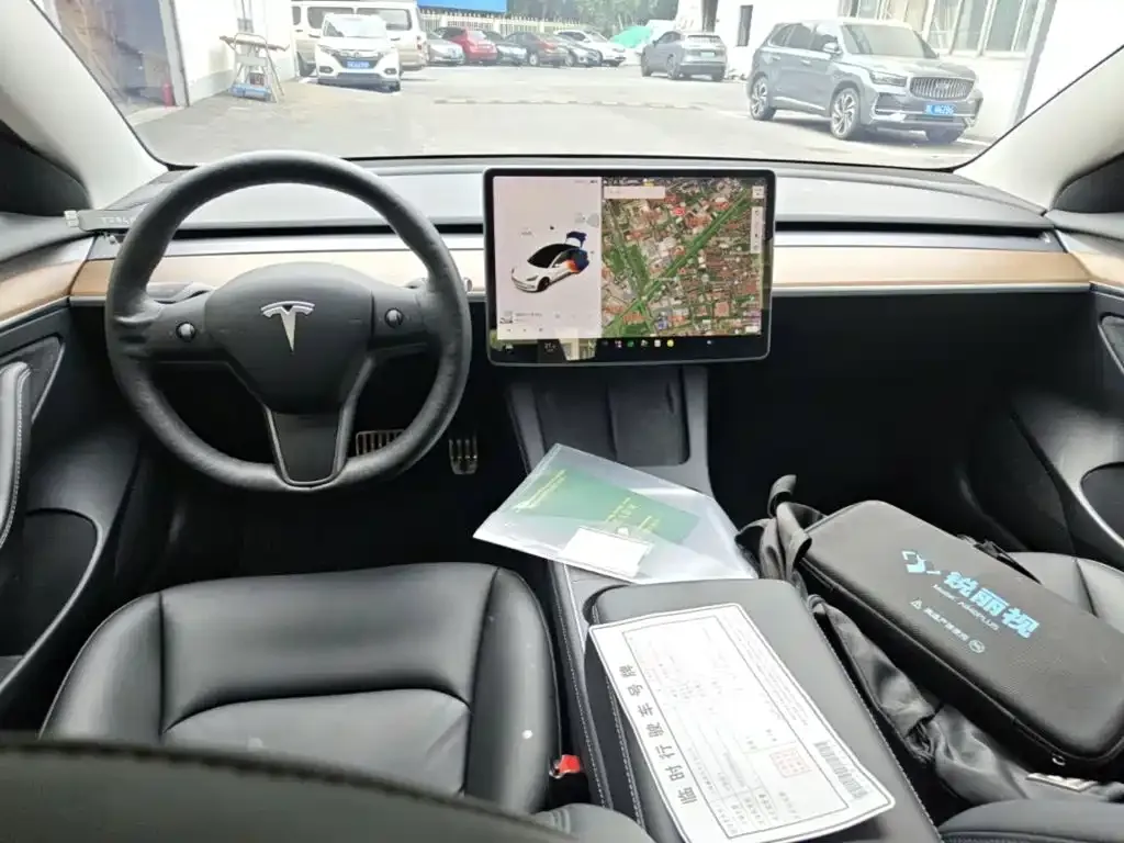 Tesla Model 3 — фото 2