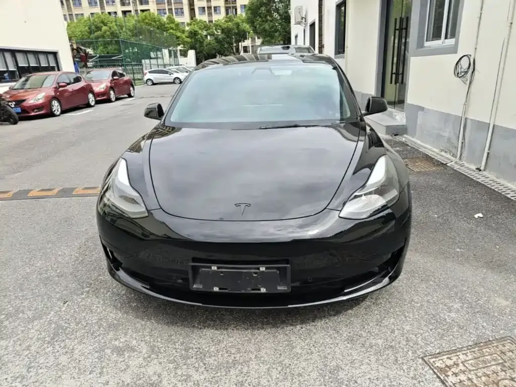 Tesla Model 3 — фото 10
