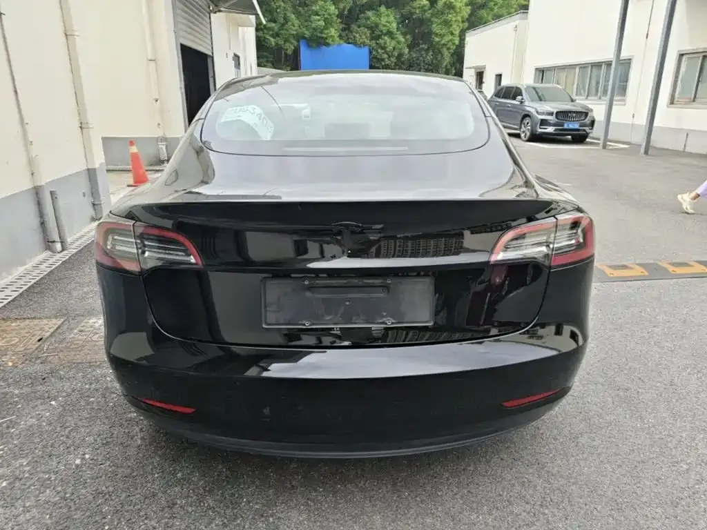 Tesla Model 3 — фото 8