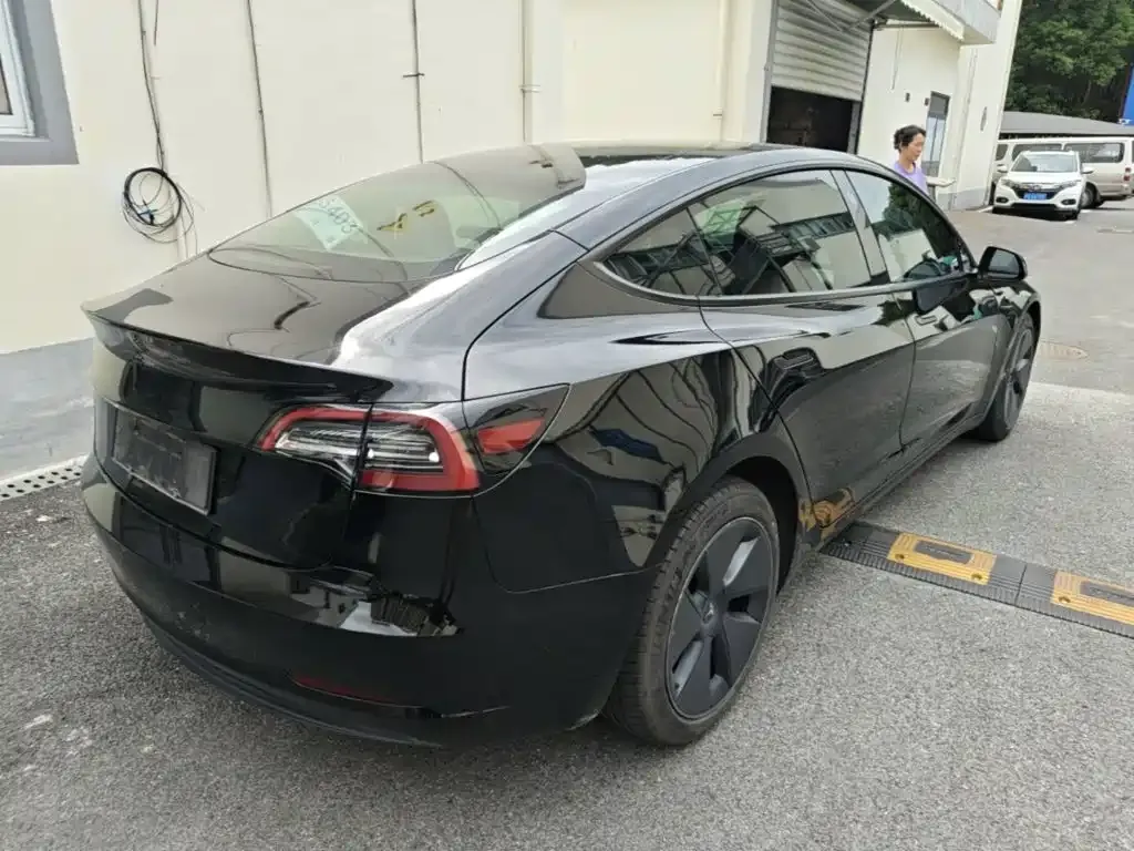Tesla Model 3 — фото 6