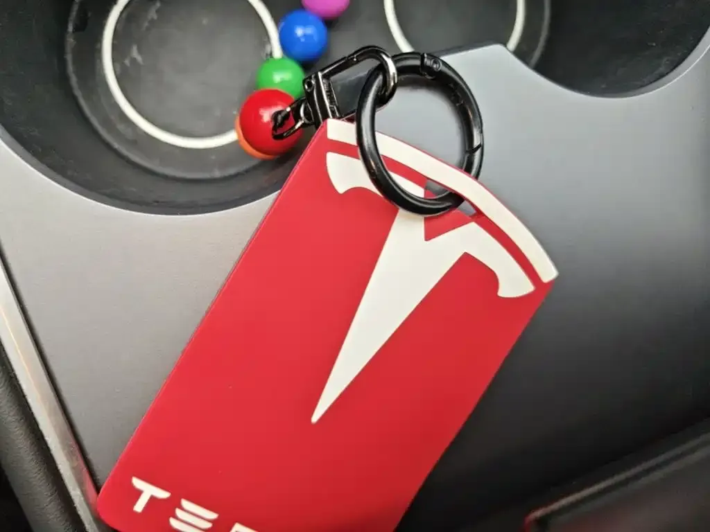 Tesla Model 3 — фото 3