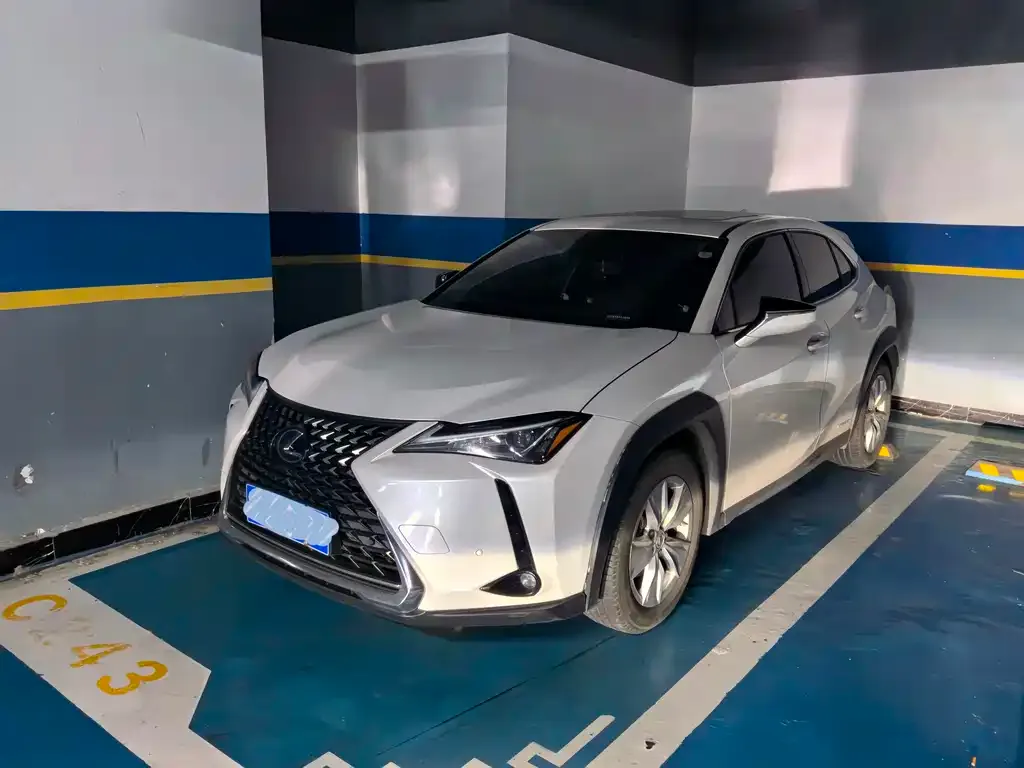 Lexus UX — фото 1