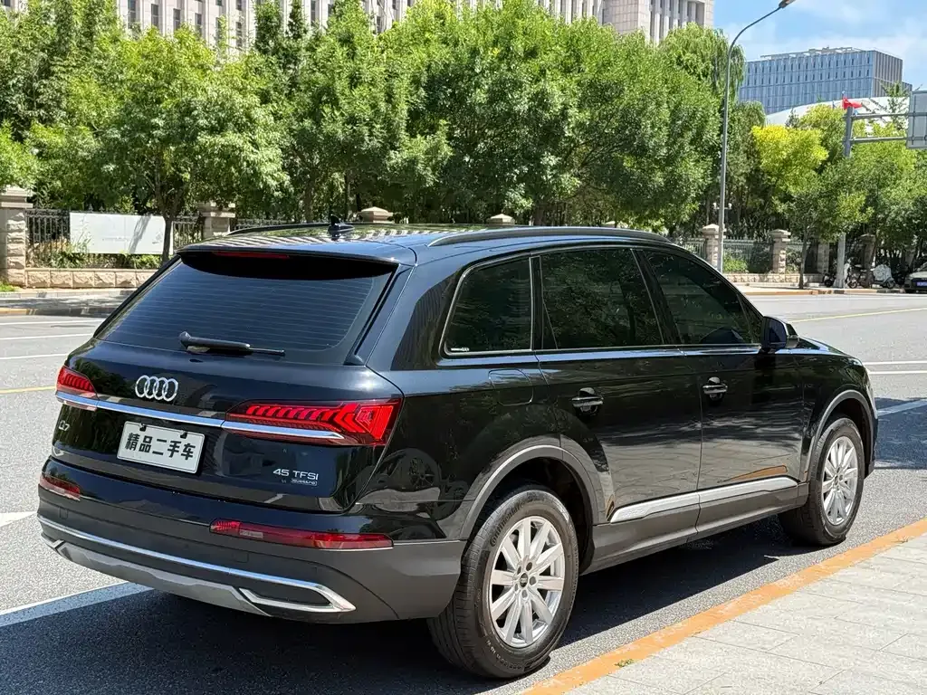 Audi Q7 — фото 8