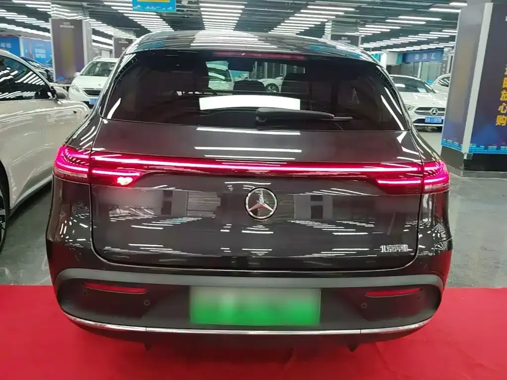 Mercedes-Benz EQC — фото 9