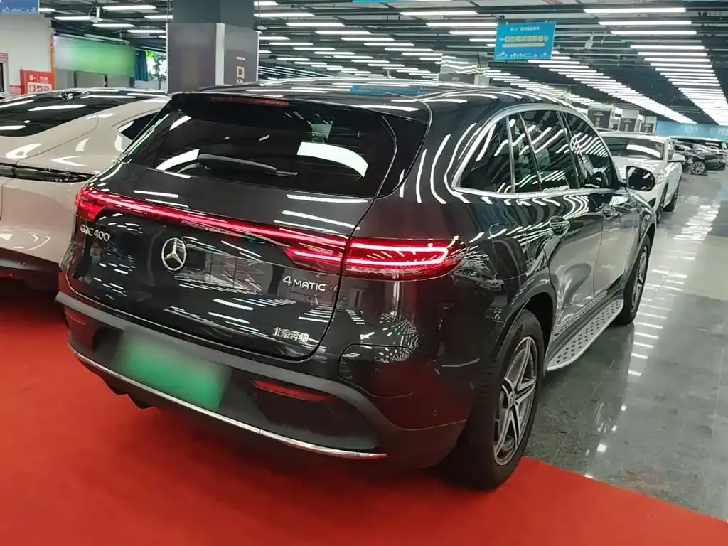 Mercedes-Benz EQC — фото 10