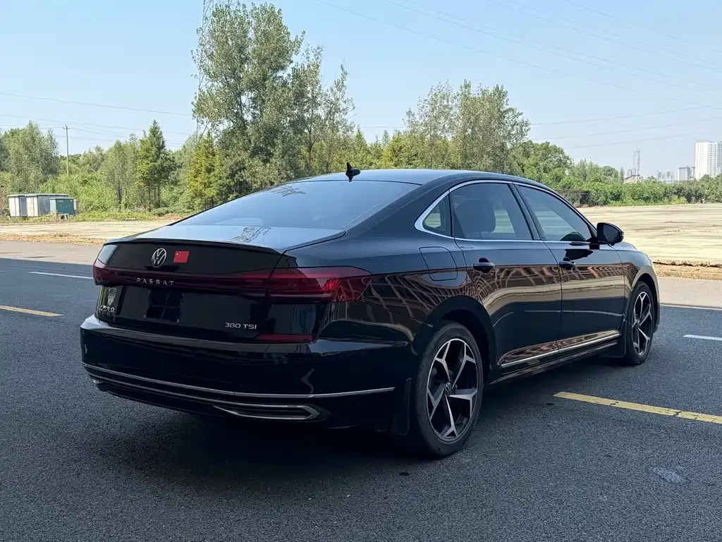 Volkswagen Passat — фото 7