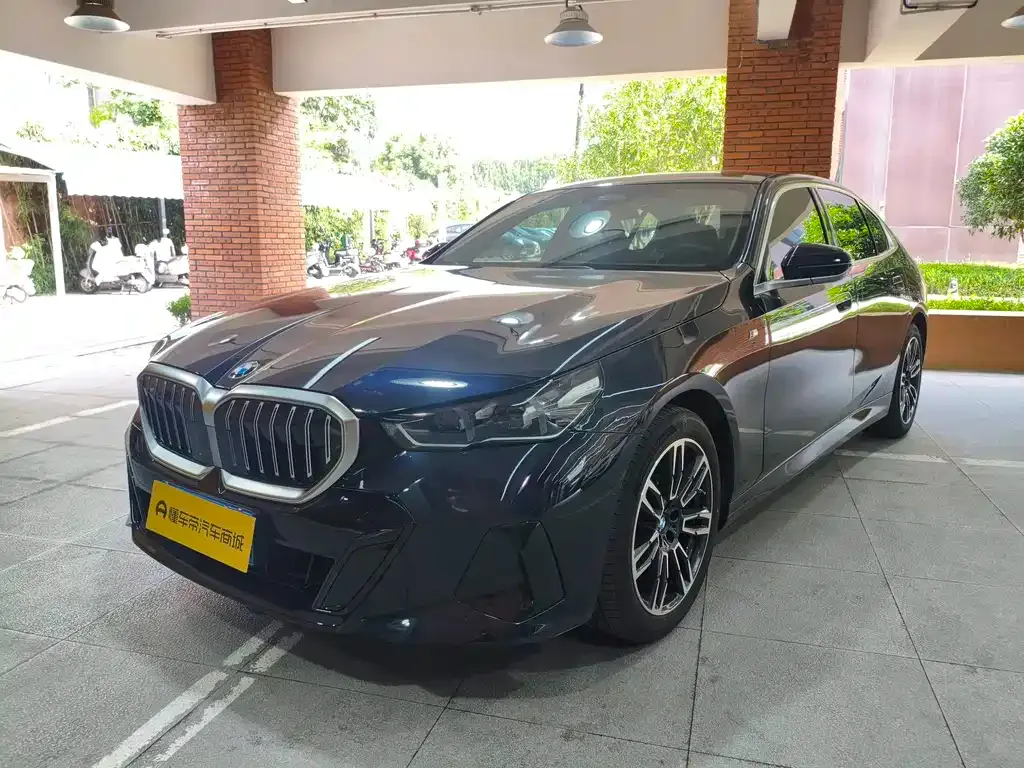 BMW 5 Series — фото 1
